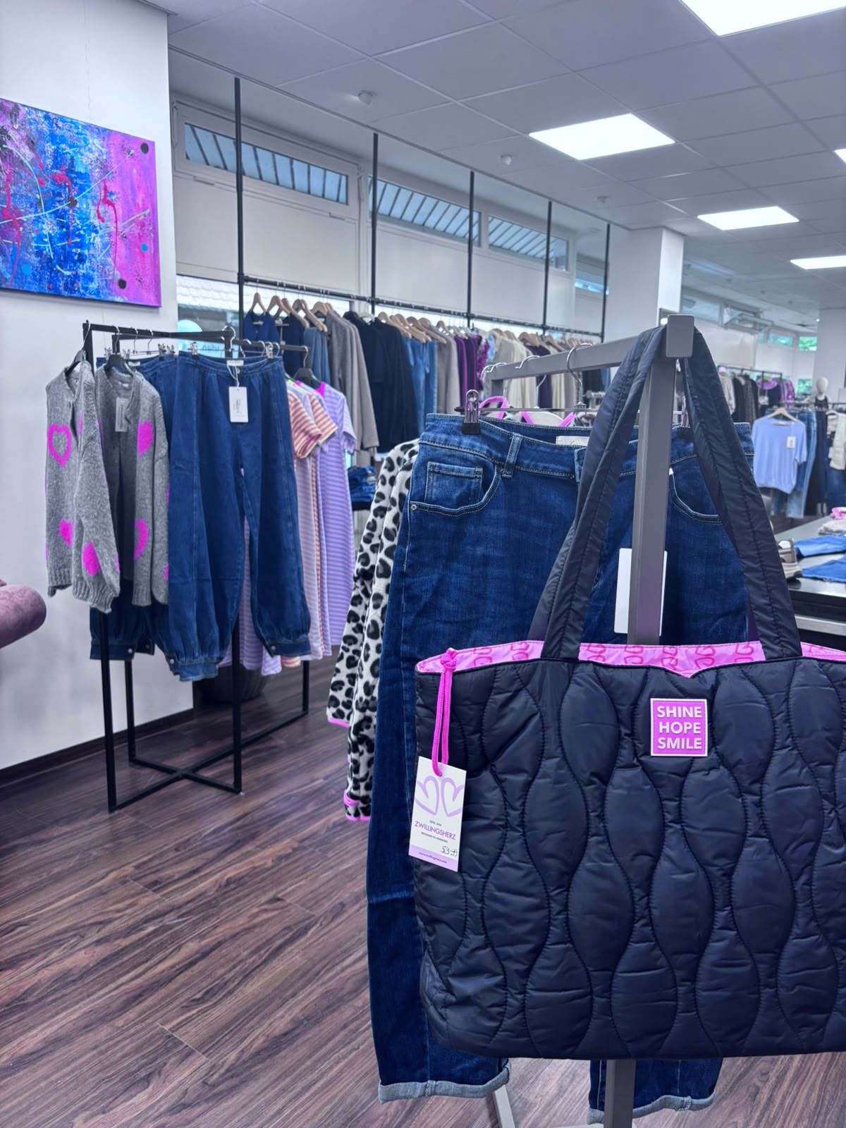 Innenansicht der STYLAHOLIC Fashion Boutique in Gröbenzell